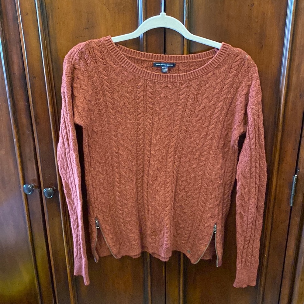 American eagle rust brown cable knit sweater with front zippers each side